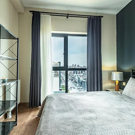 Lux Furnished Modern *
