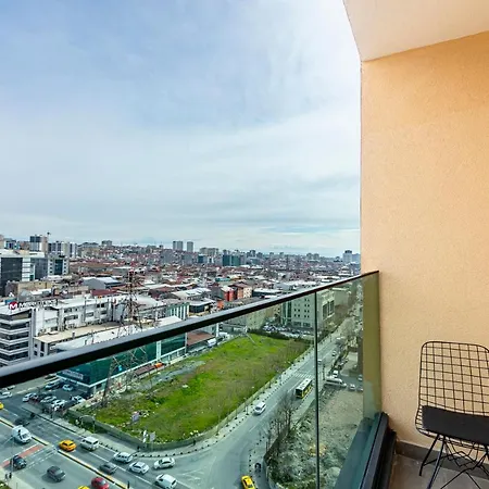 Lux Furnished Modern *